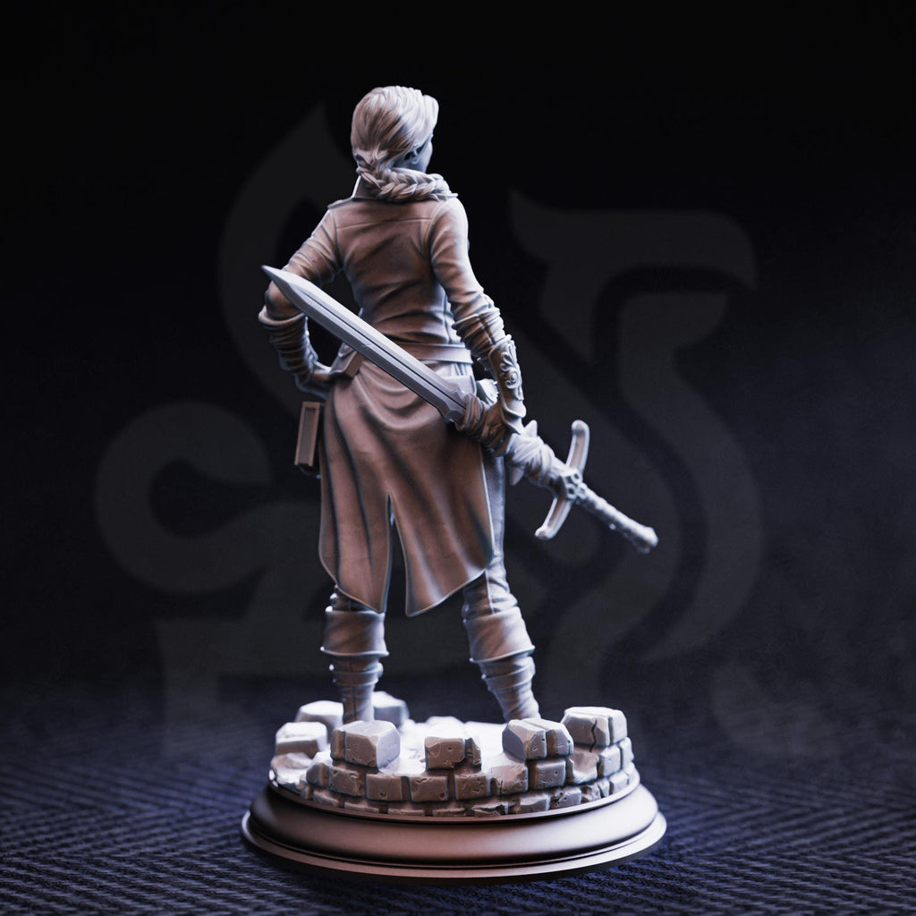 Gwendolen Proud Paladin DND Miniature | 32mm Resin RPG Figure Dungeons and Dragons